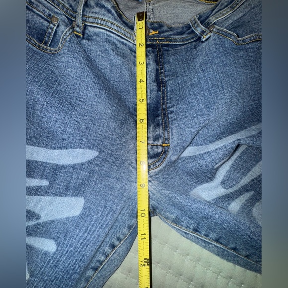 Azzure Denim Jeans with Unique Pattern. Size 34 GUC - Picture 5 of 9